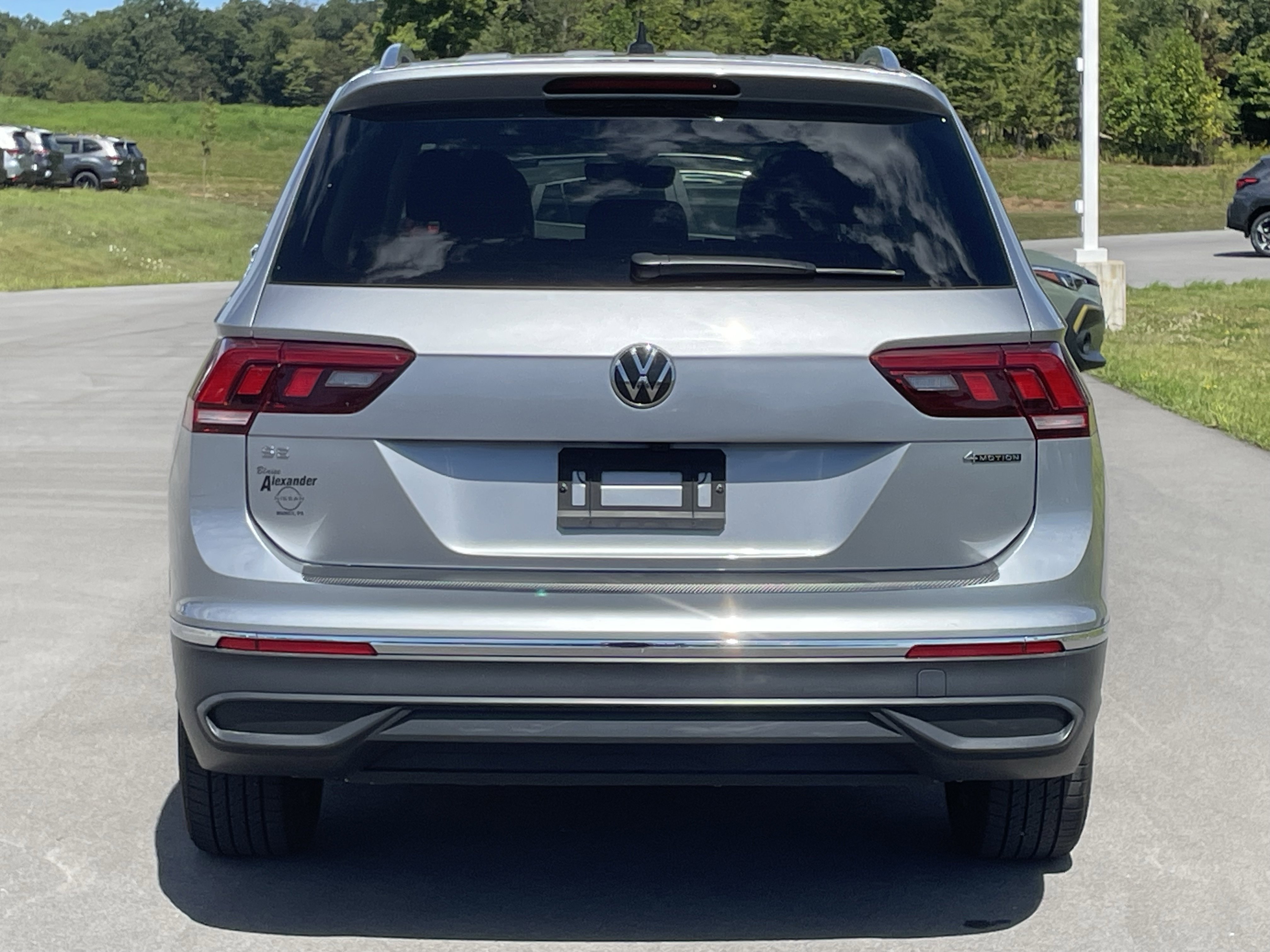 2022 Volkswagen Tiguan SE photo 3