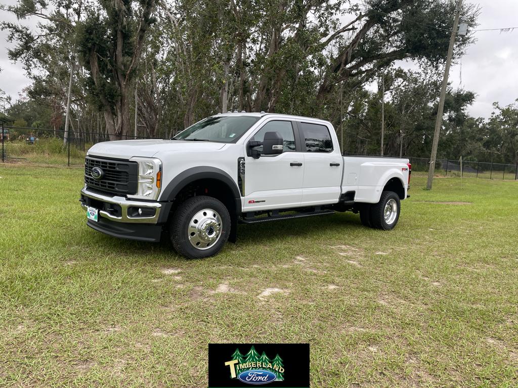 2026 Ford F-450 Super Duty XL's photo