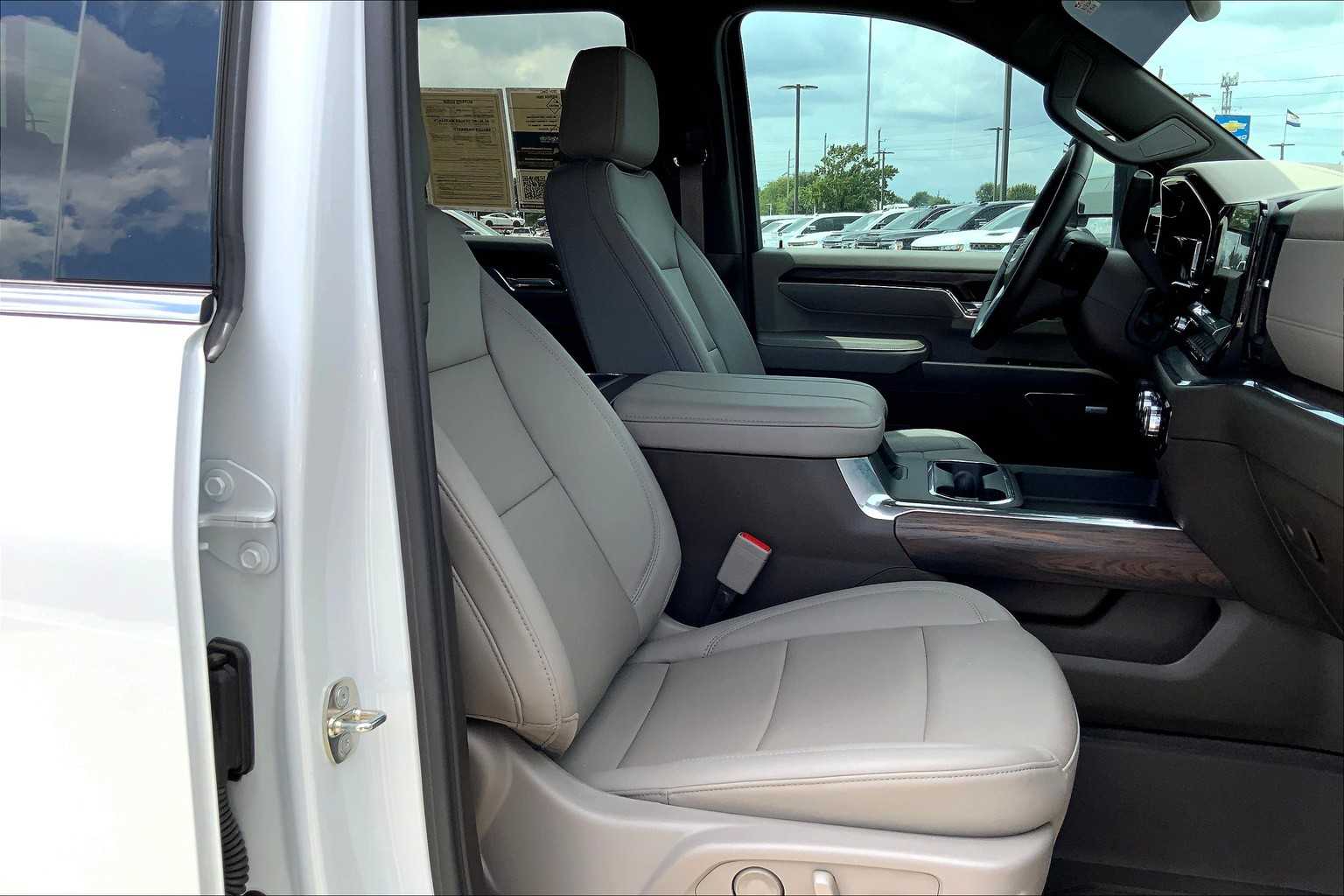2024 Gmc Sierra HD SLT photo 8