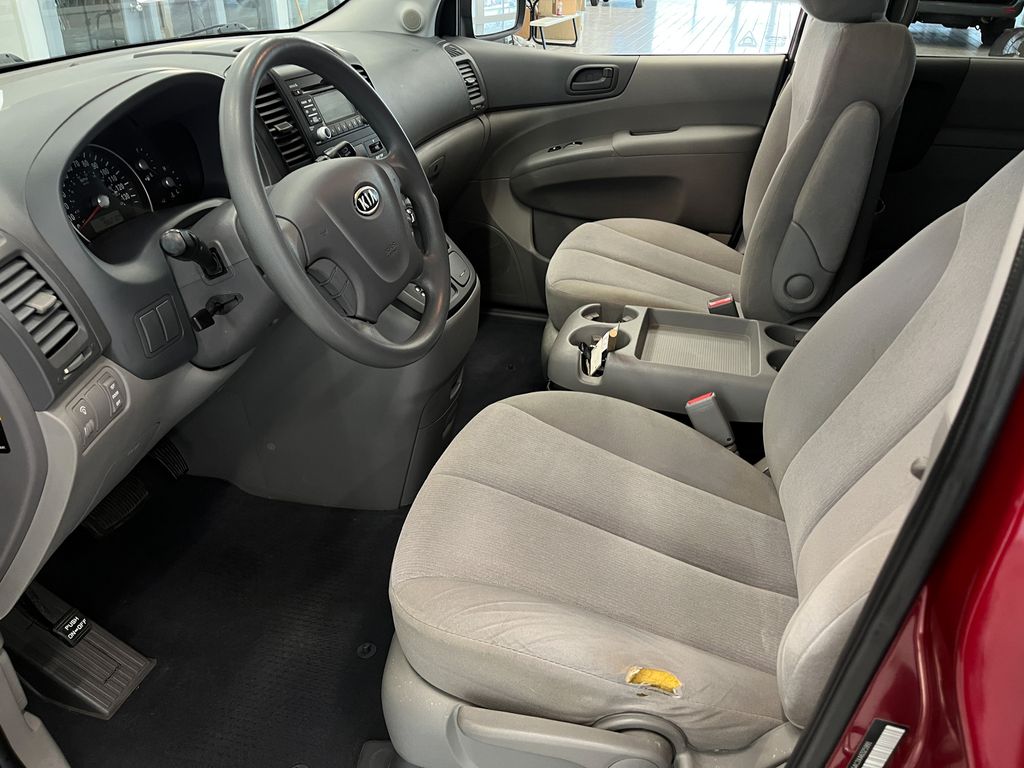 2010 Kia Sedona LX photo 14