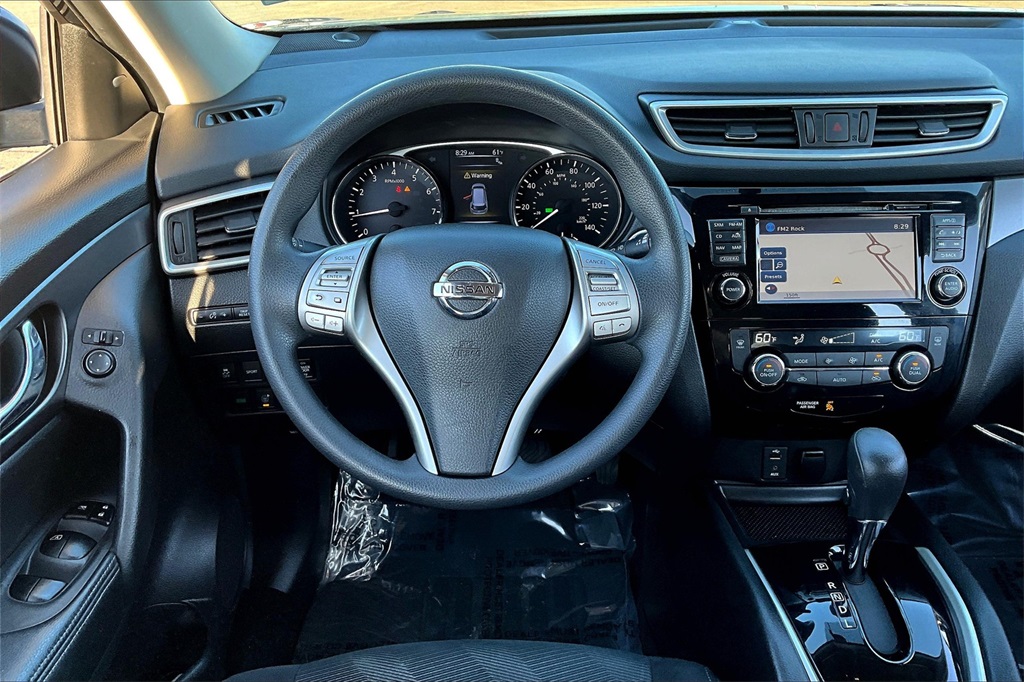 2016 Nissan Rogue SV photo 5