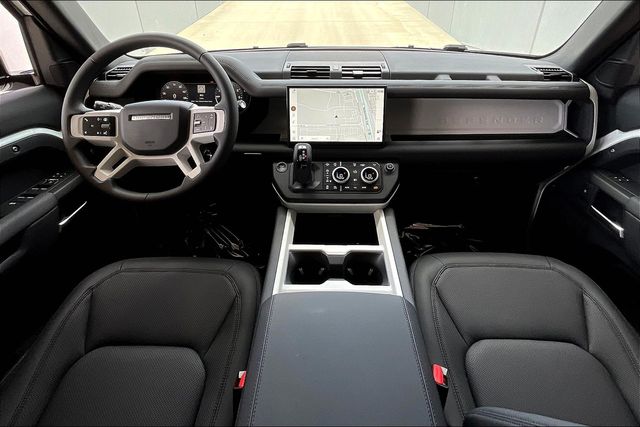 2025 Land Rover Defender 110 S photo 4