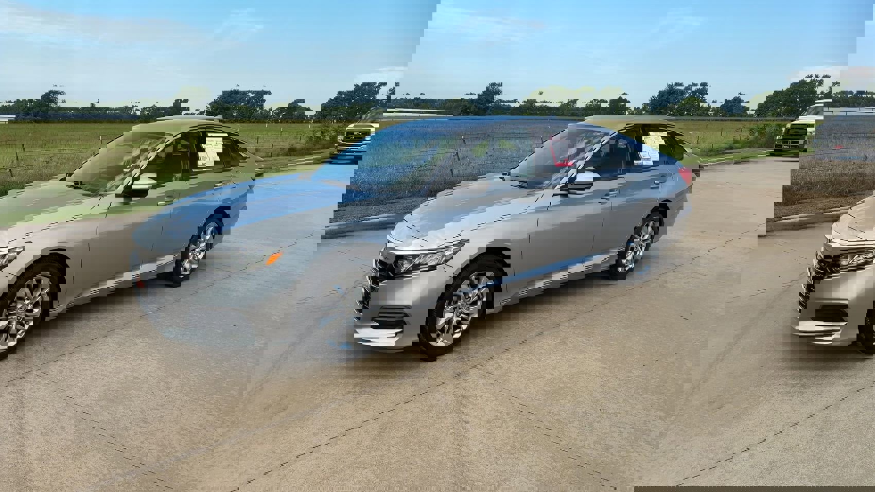 2020 Honda Accord LX 1.5T photo 4