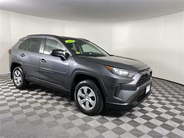 2021 Toyota RAV4 LE's photo