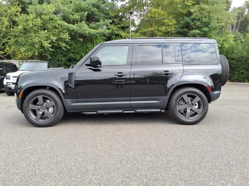 2025 Land Rover Defender 110 S photo 22