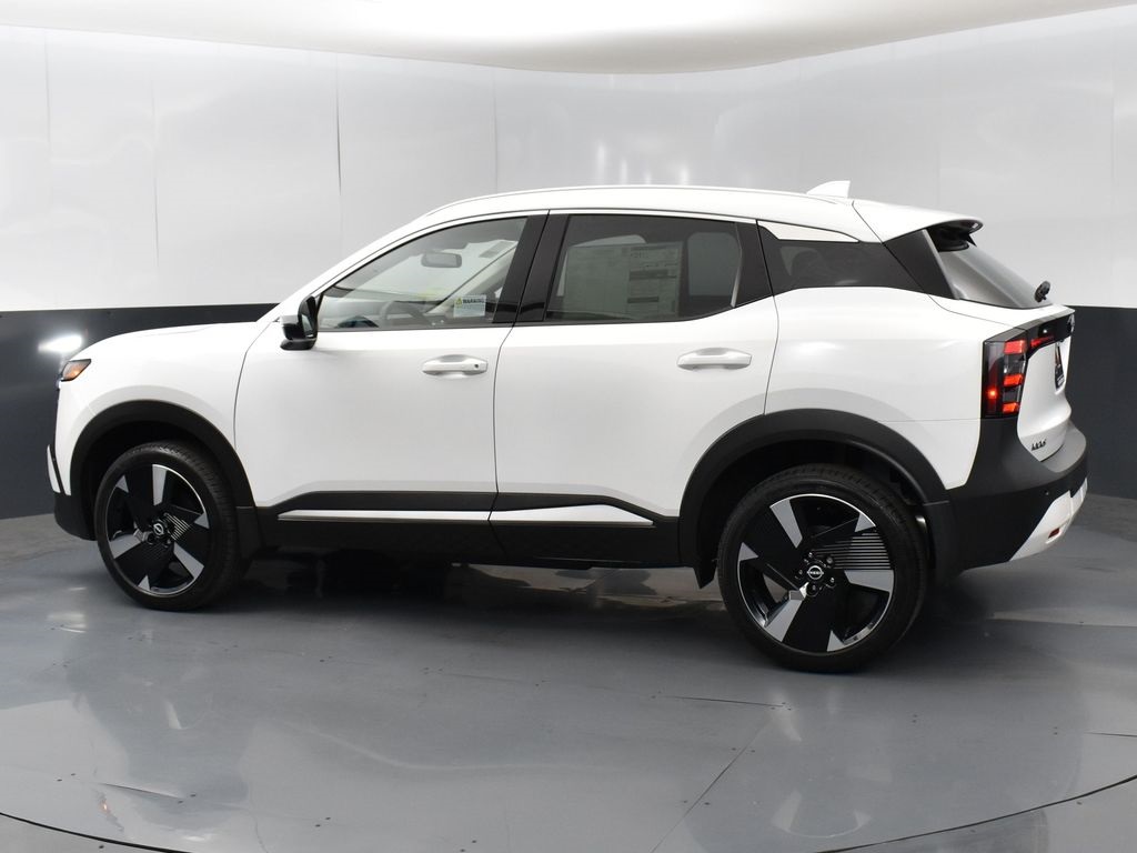 2025 Nissan Kicks SR photo 3