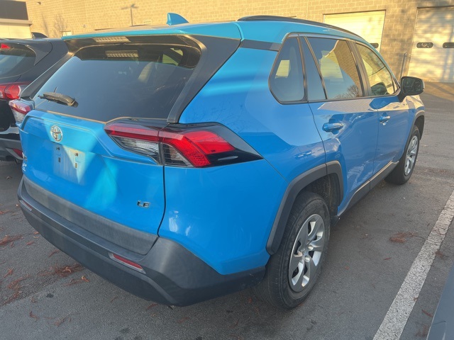 2020 Toyota RAV4 LE photo 4