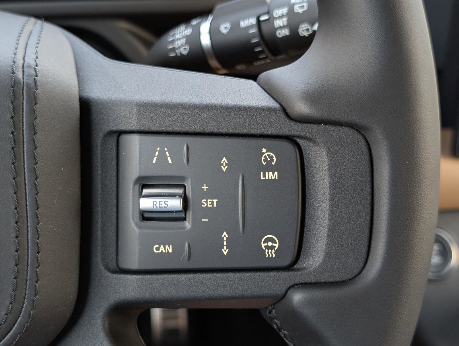 2025 Land Rover Defender 110 photo 13