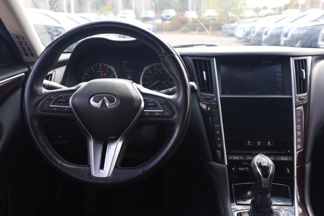 2018 Infiniti Q50 2.0t LUXE photo 19