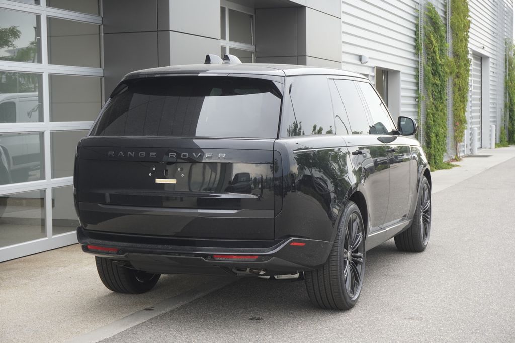 2025 Land Rover Range Rover SE photo 2