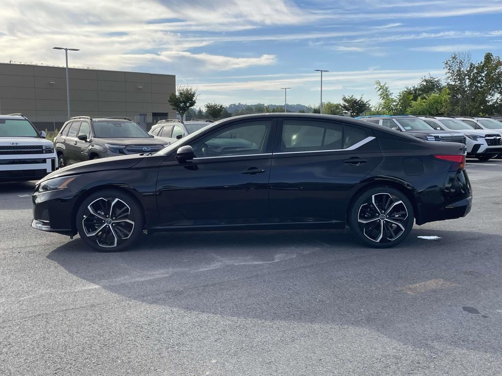 2023 Nissan Altima 2.5 SR photo 25