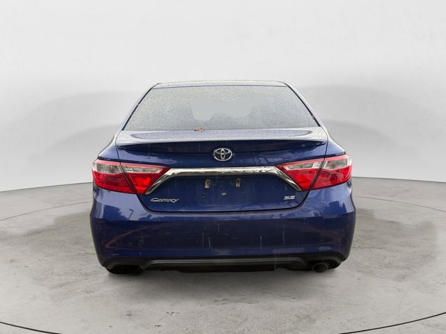 2016 Toyota Camry SE photo 4