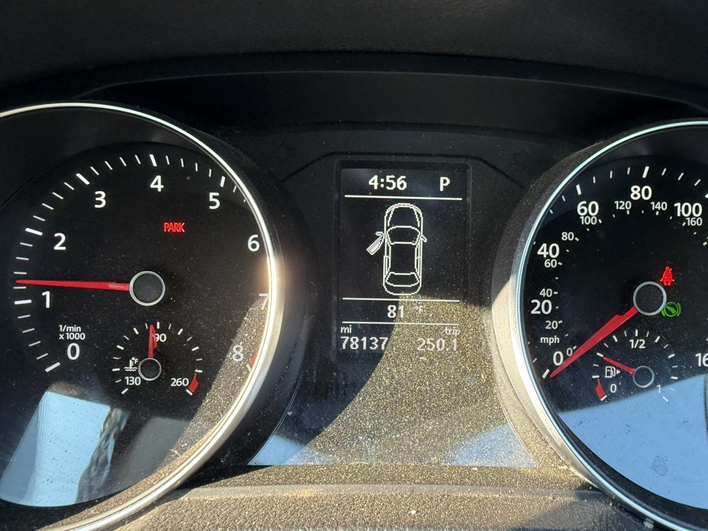 2016 Volkswagen Passat R-Line photo 13