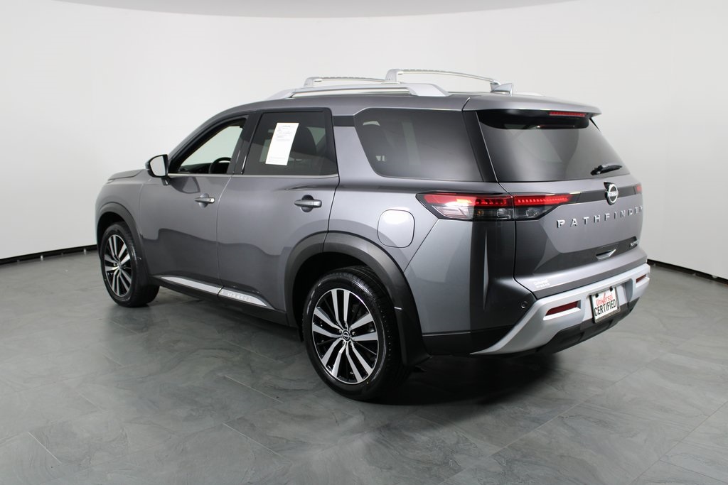 2024 Nissan Pathfinder Platinum photo 2