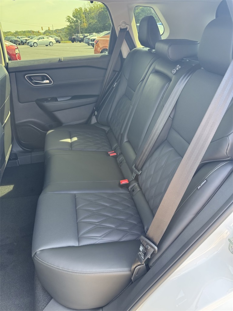 2026 Nissan Rogue Platinum photo 12