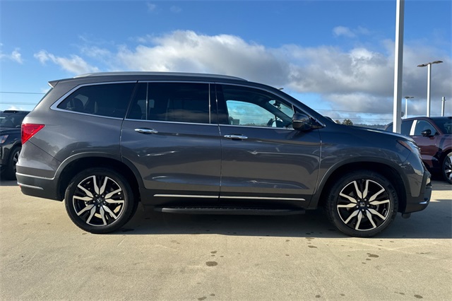 2019 Honda Pilot Touring photo 2