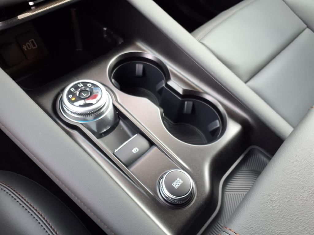 2025 Ford Explorer photo 14