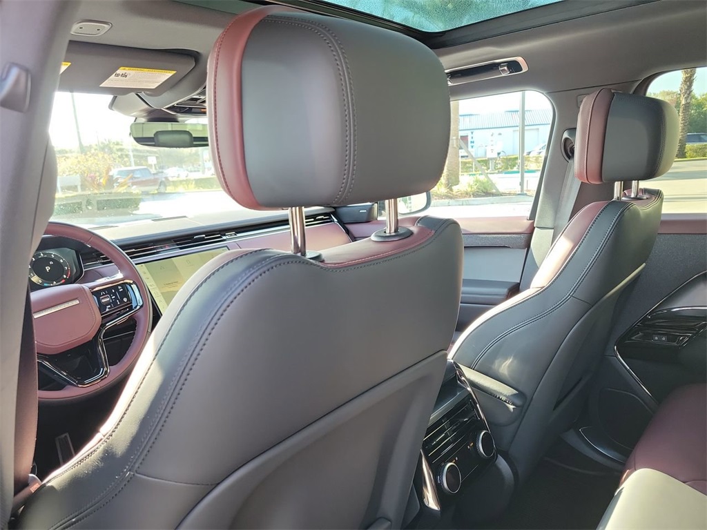 2025 Land Rover Range Rover Sport SE photo 14