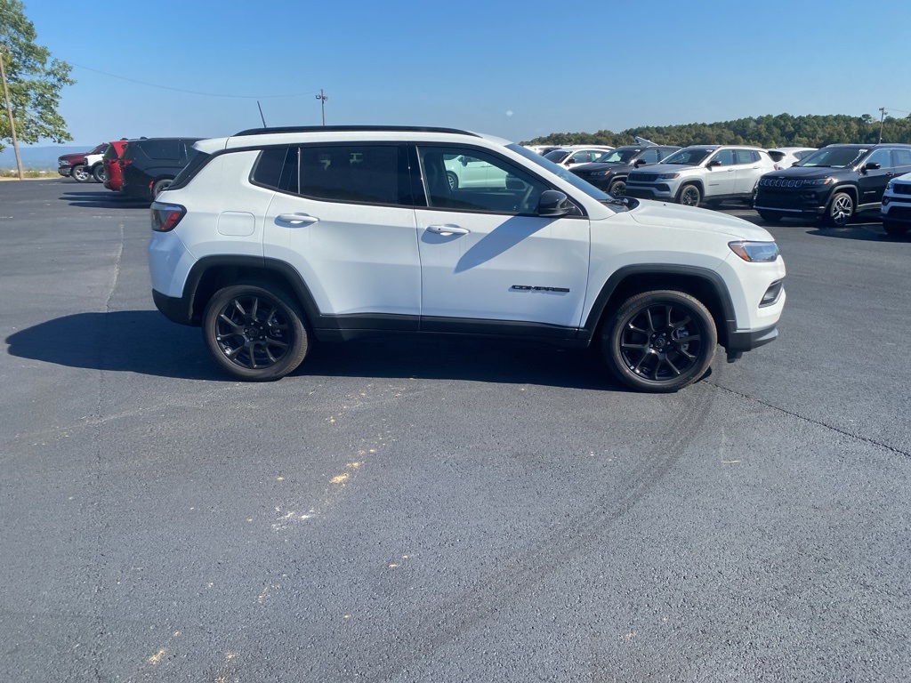 2026 Jeep Compass Latitude Altitude photo 2