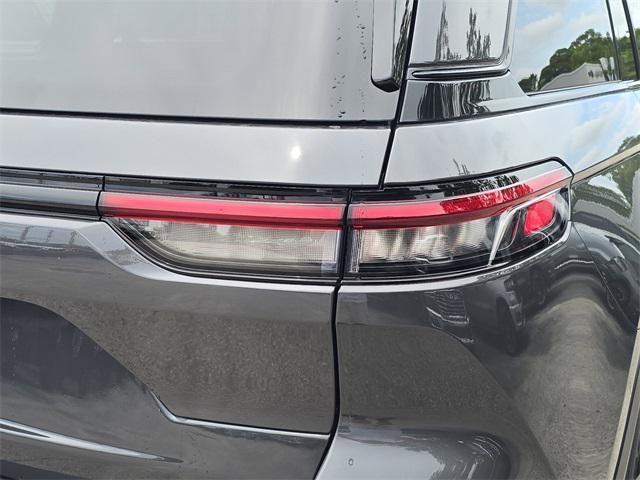 2025 Jeep Grand Cherokee Altitude photo 6