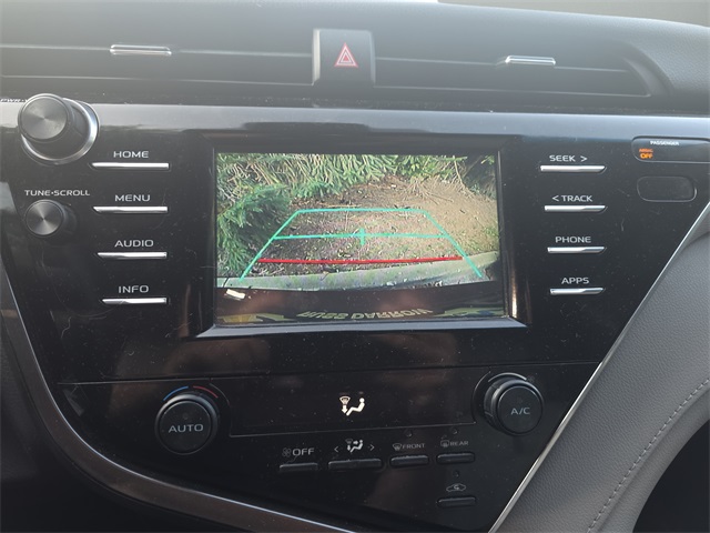 2018 Toyota Camry SE photo 10