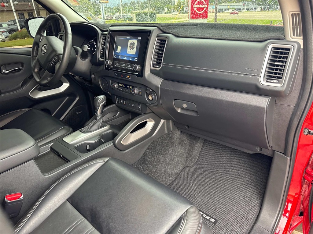 2024 Nissan Frontier SL photo 11