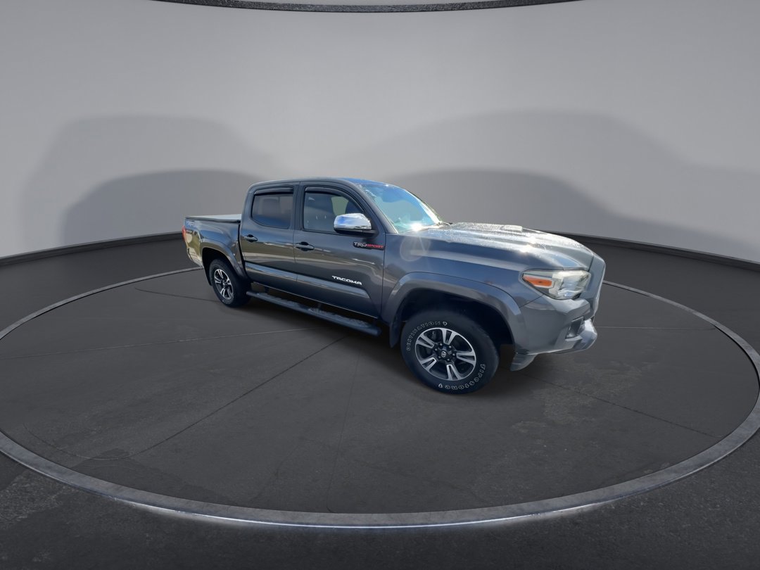 2018 Toyota Tacoma TRD Sport photo 2