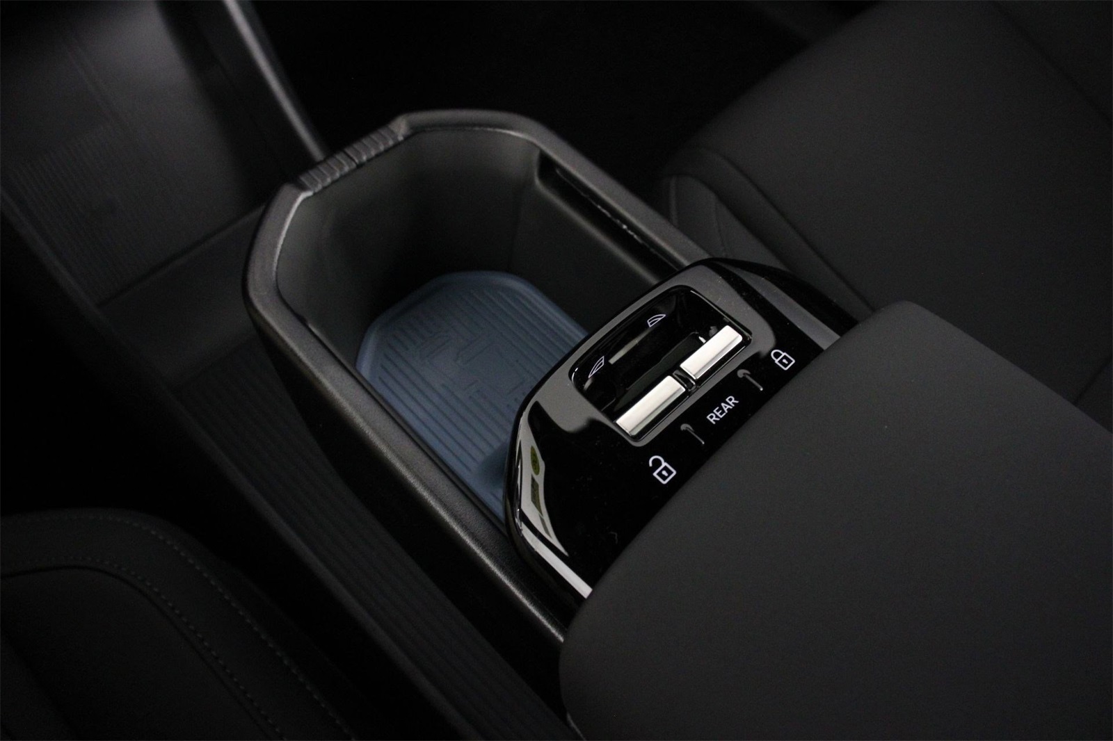 2025 Volvo EX30 Plus photo 5