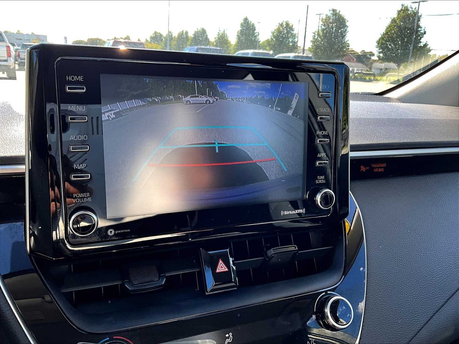 2021 Toyota Corolla LE photo 18
