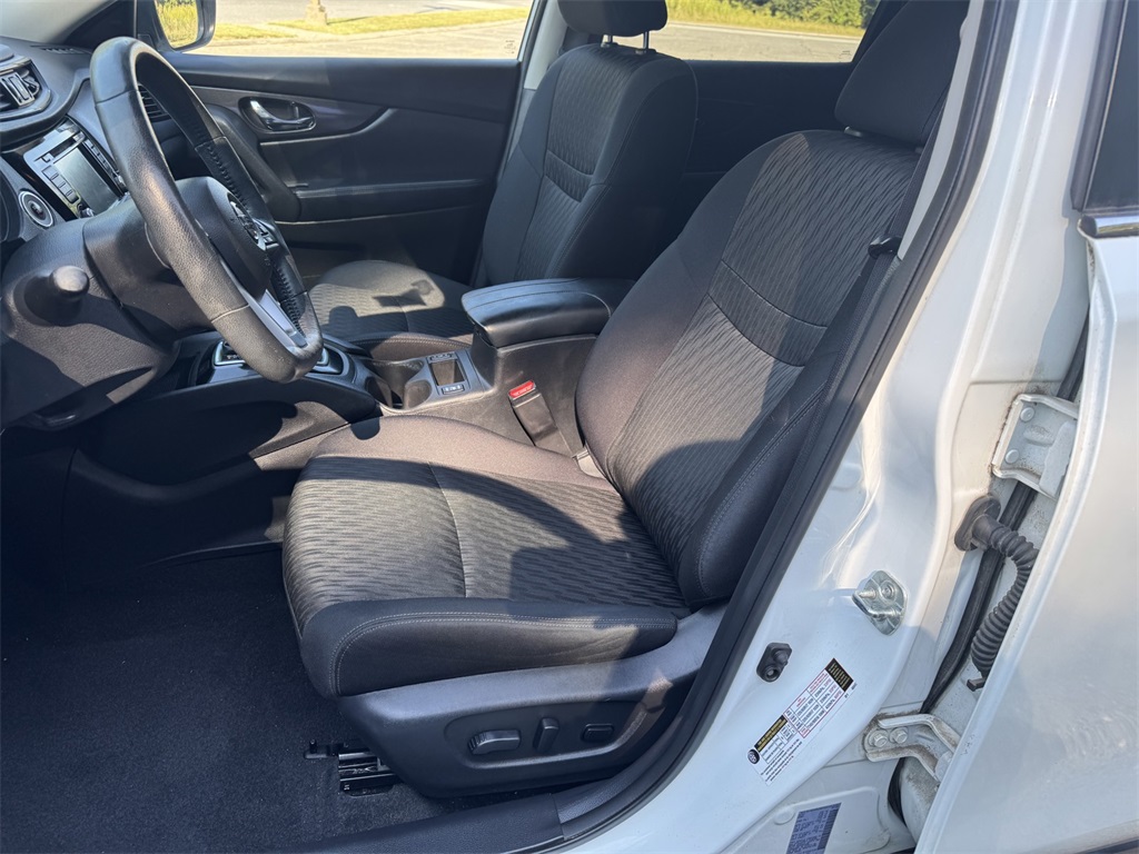 2018 Nissan Rogue SV photo 16