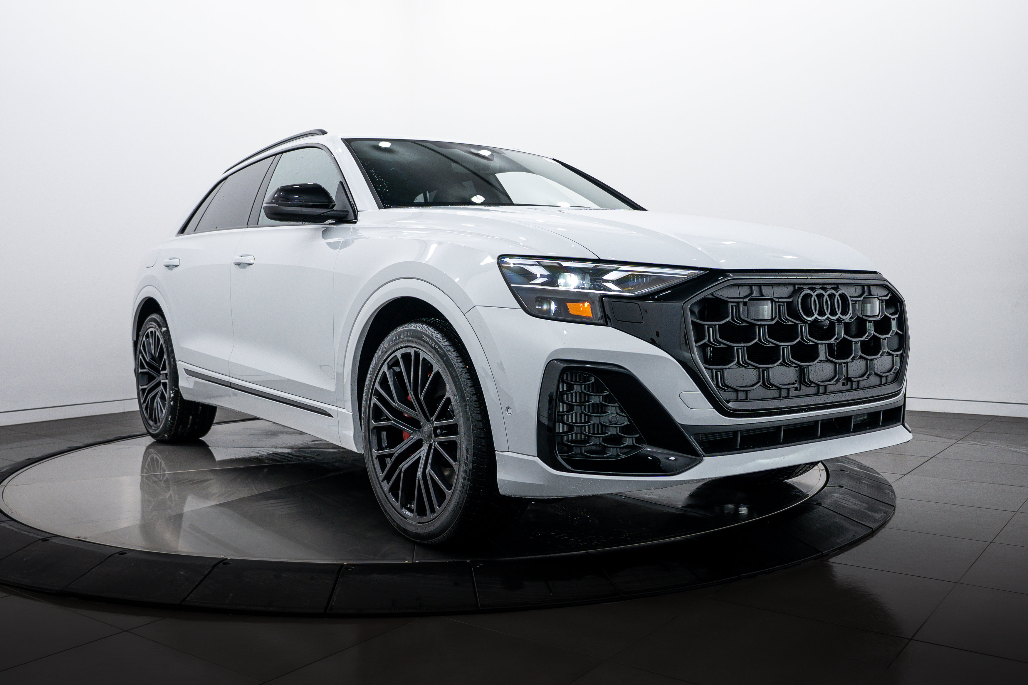 2026 Audi SQ8 Prestige photo 2