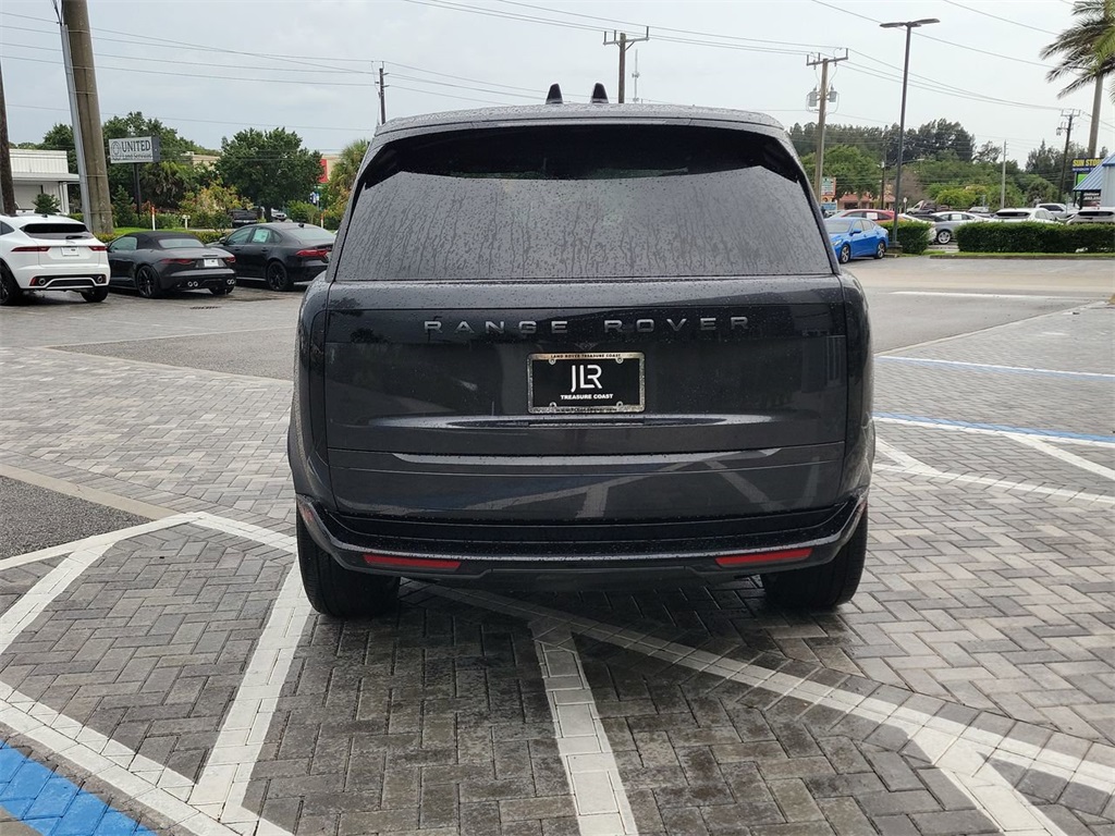 2025 Land Rover Range Rover SE photo 4