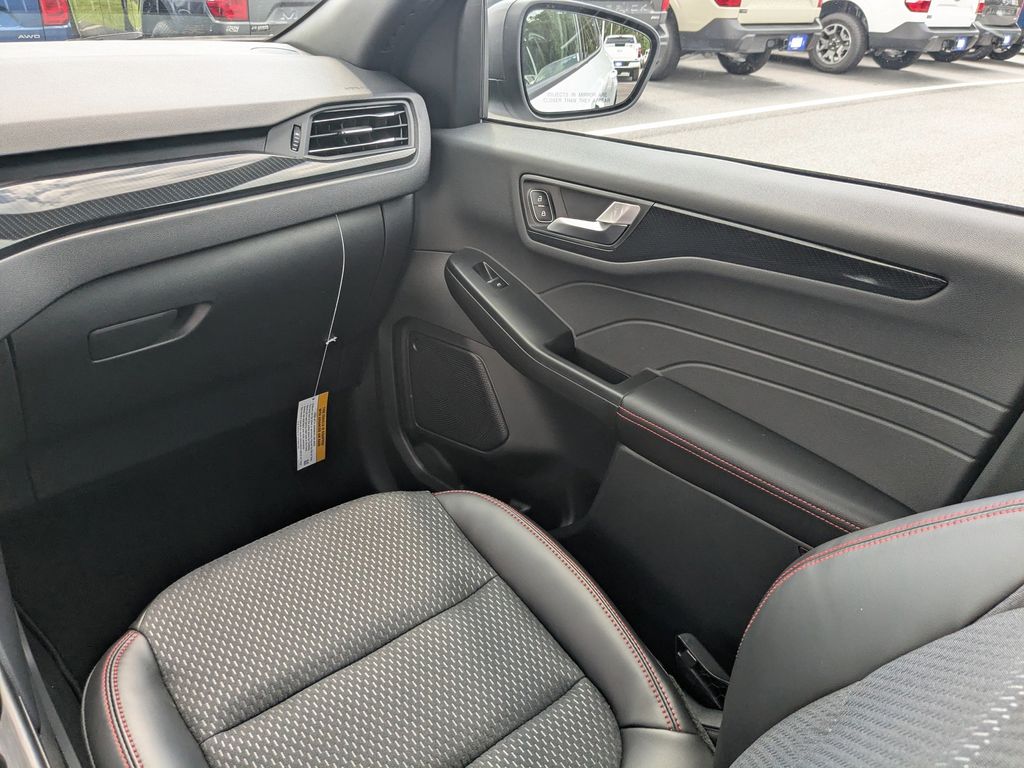 2025 Ford Escape ST-Line photo 16