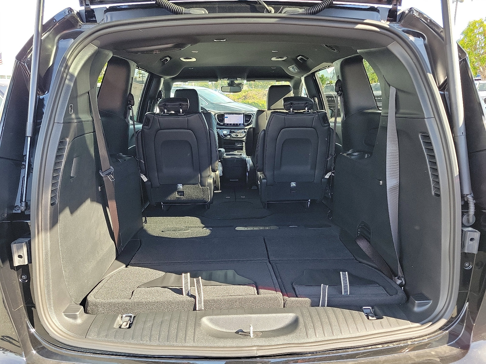 2025 Chrysler Voyager LX photo 15