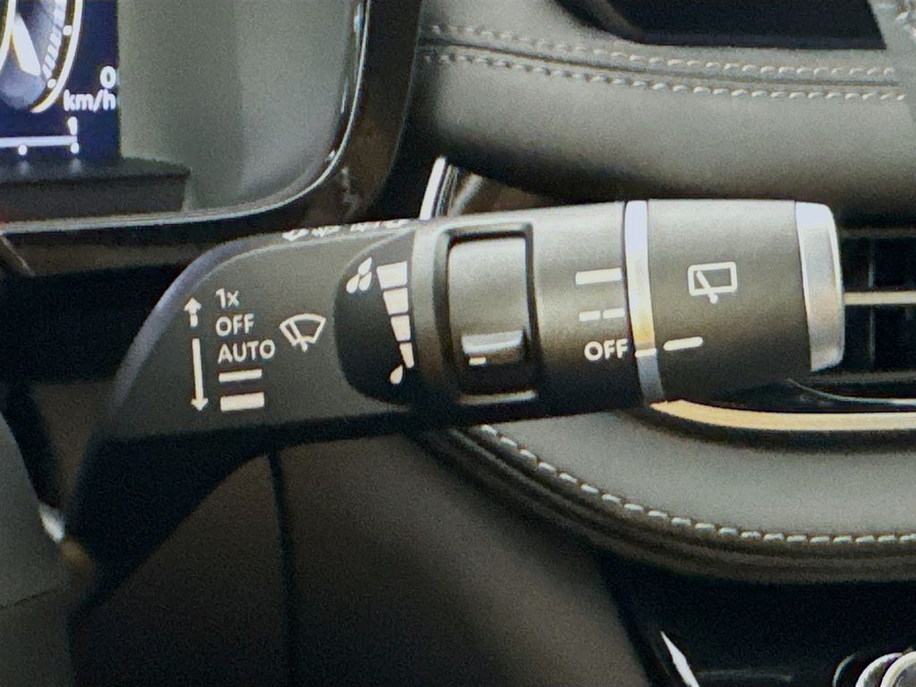 2026 Infiniti QX60 Luxe photo 11