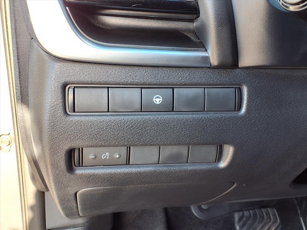 2023 Nissan Rogue SV photo 4