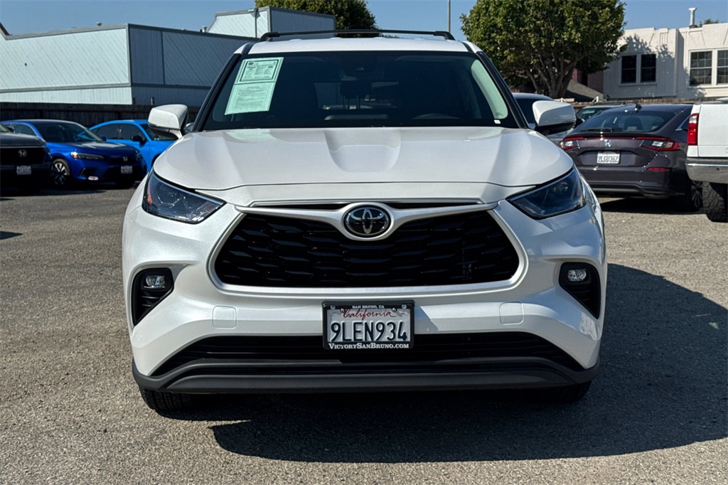2024 Toyota Highlander LE photo 9