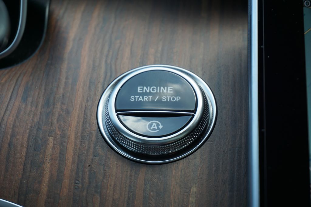 2025 Mercedes Benz C 300 photo 29