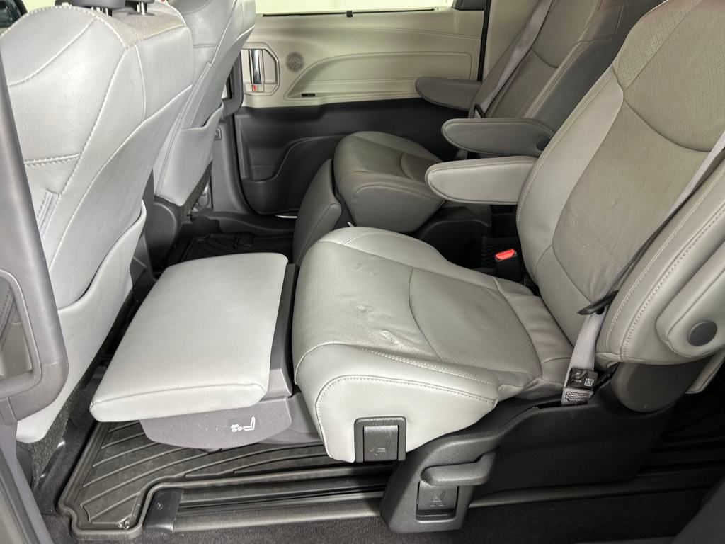 2022 Toyota Sienna Limited photo 23