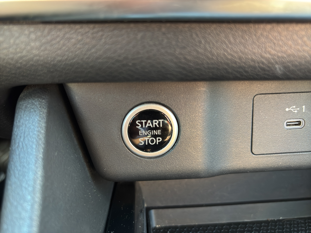 2021 Nissan Rogue SV photo 26