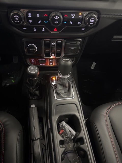 2025 Jeep Wrangler Rubicon photo 4