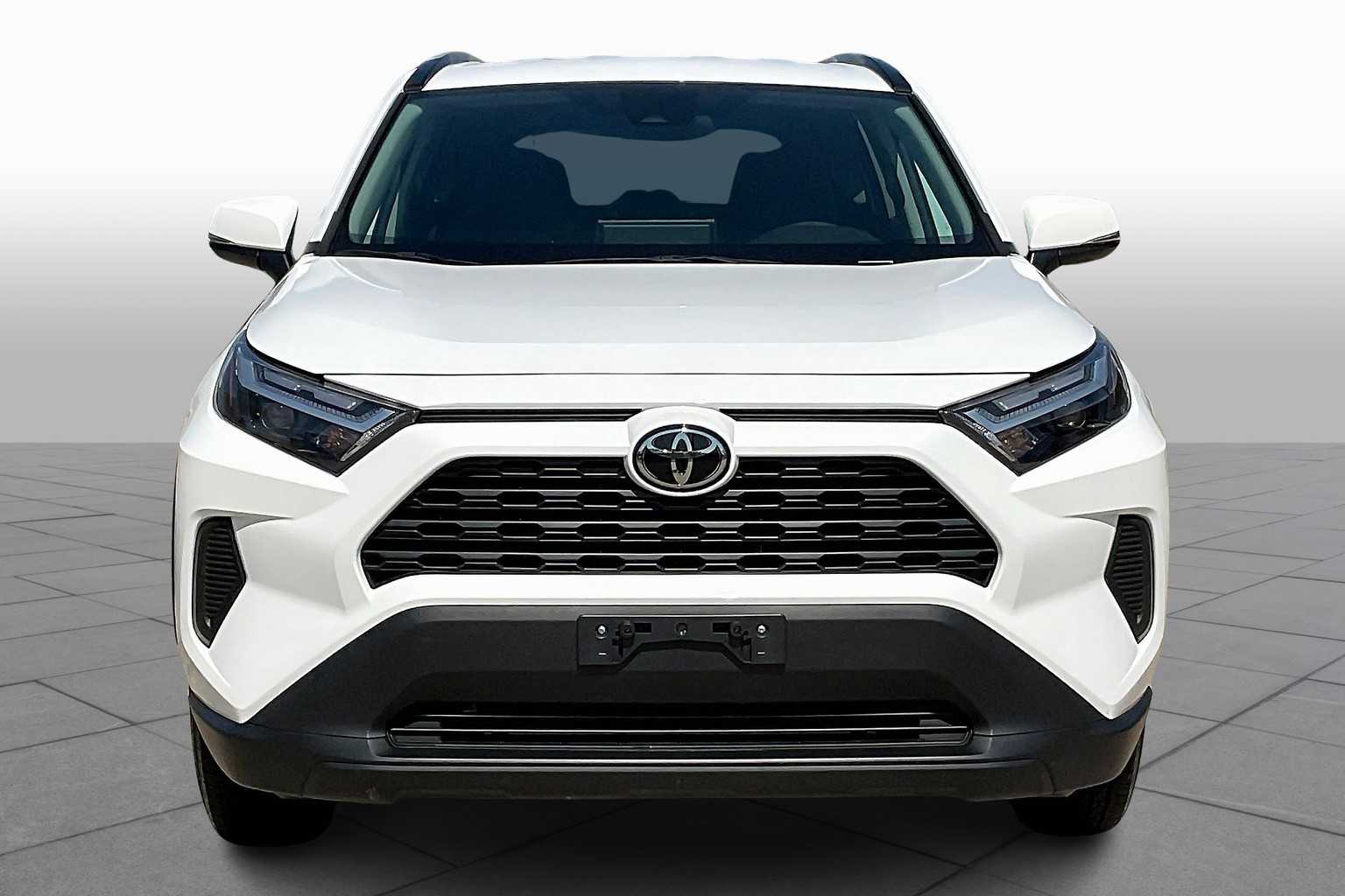 2024 Toyota RAV4 XLE photo 3