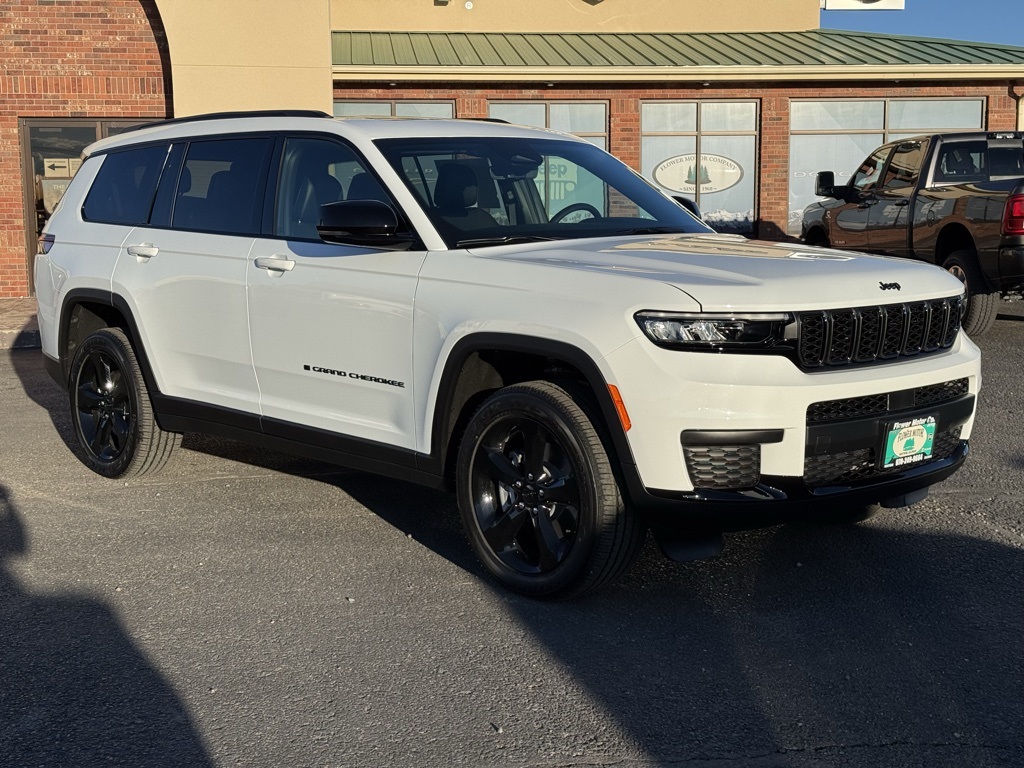 2025 Jeep Grand Cherokee L Altitude's photo
