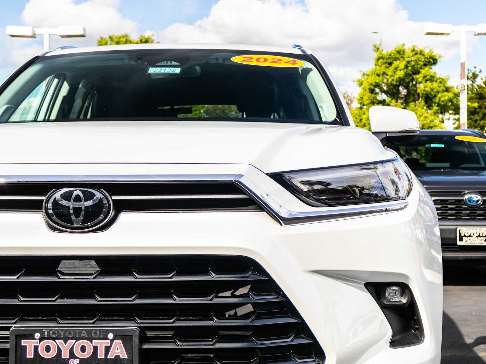 2024 Toyota Highlander Hybrid Limited photo 2