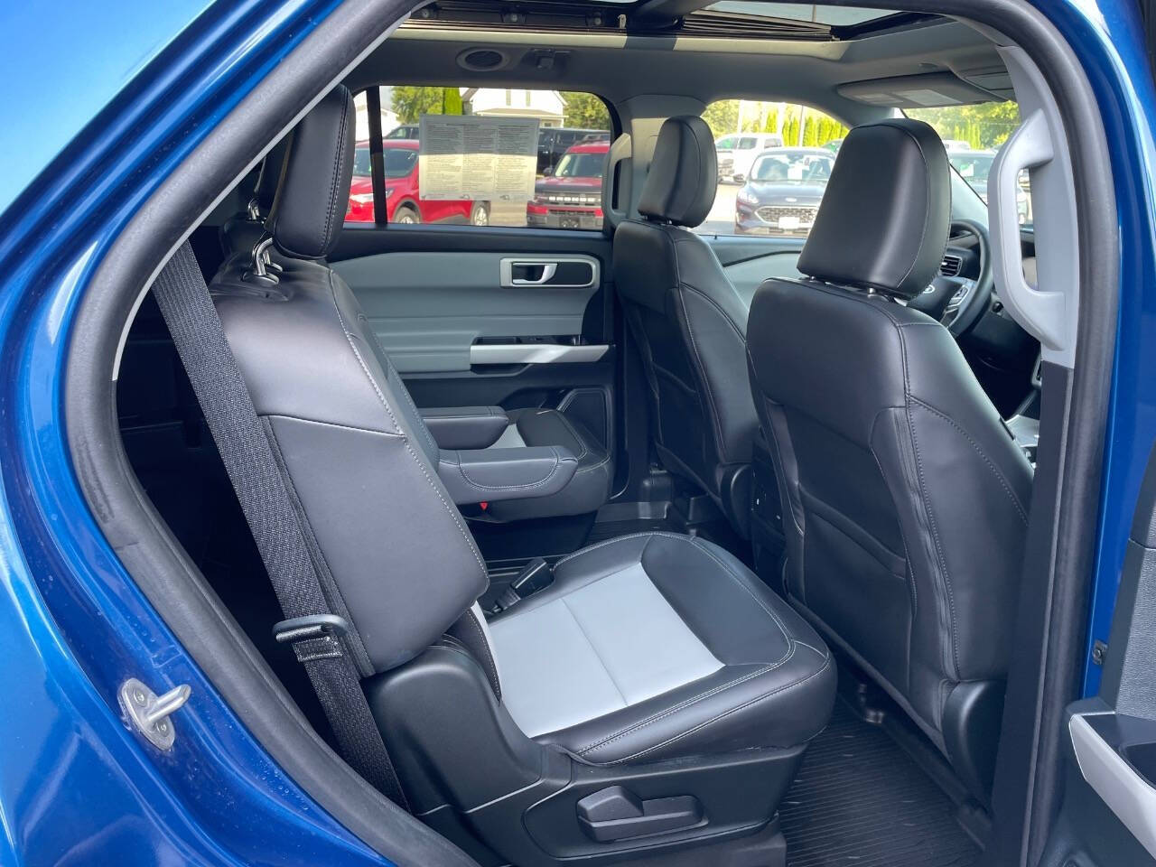 2022 Ford Explorer XLT photo 8