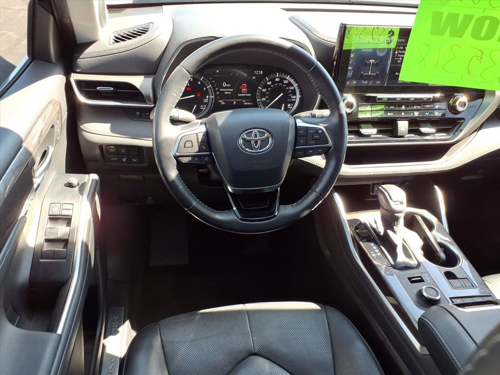 2021 Toyota Highlander Limited photo 3