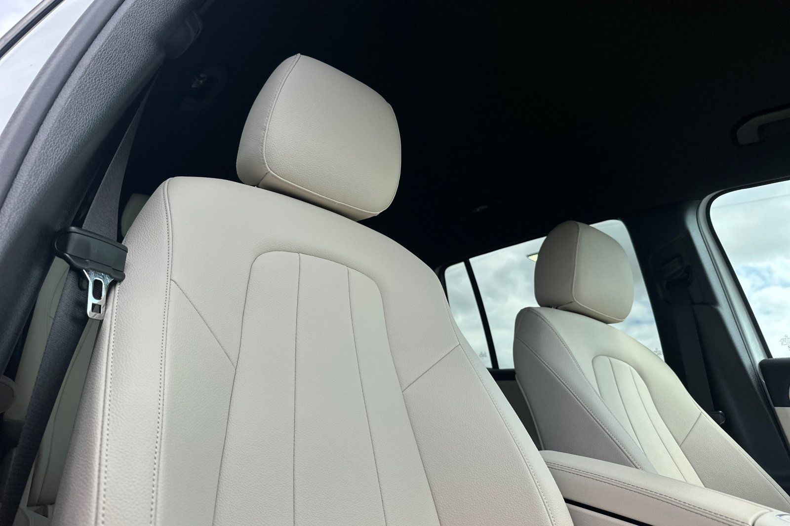 2025 Mercedes Benz GLB 250 photo 28