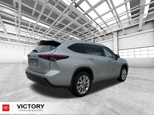 2024 Toyota Highlander Limited photo 3
