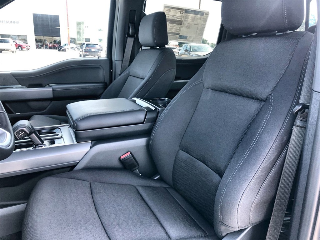 2025 Ford F-150 XLT photo 2