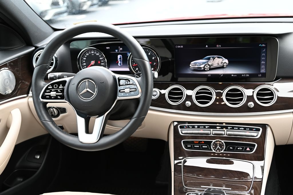 2019 Mercedes Benz E 300 photo 14